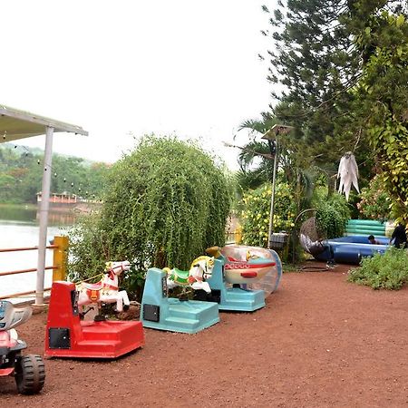 Mayem Lakeview Hotel Goa Zewnętrze zdjęcie