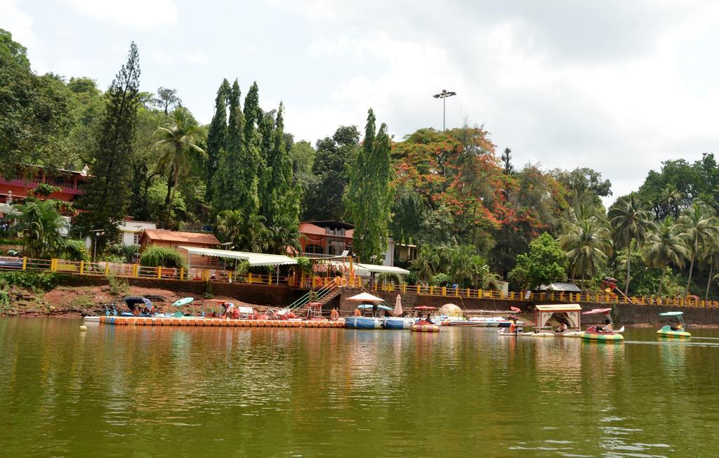 Mayem Lakeview Hotel Goa Zewnętrze zdjęcie