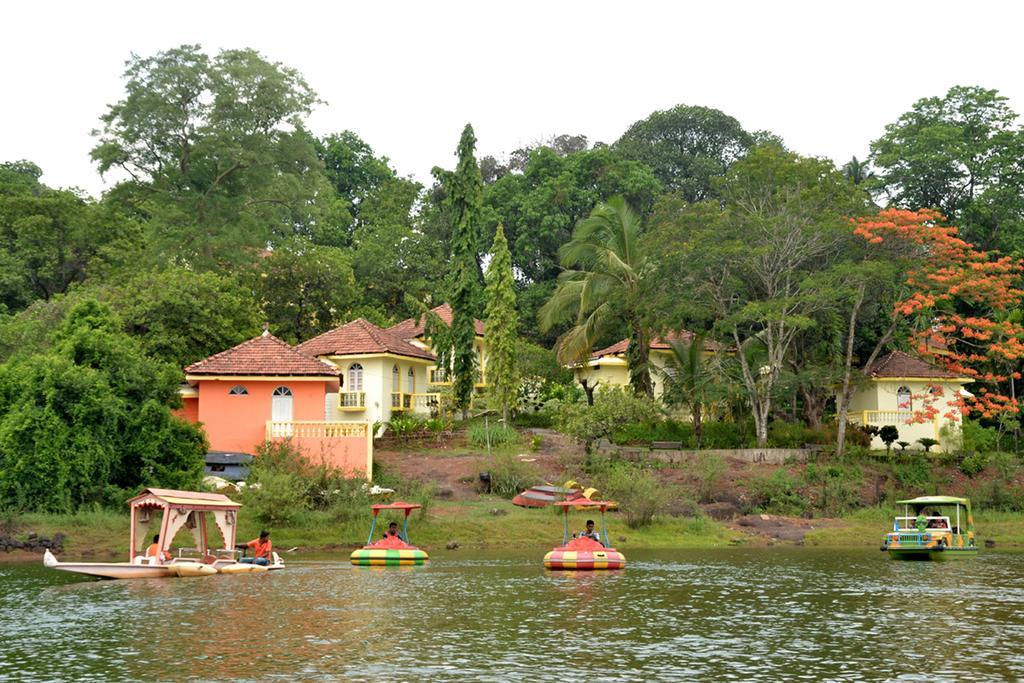 Mayem Lakeview Hotel Goa Zewnętrze zdjęcie