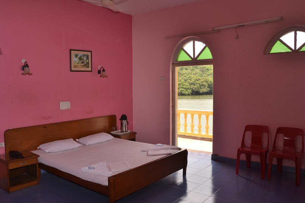 Mayem Lakeview Hotel Goa Pokój zdjęcie
