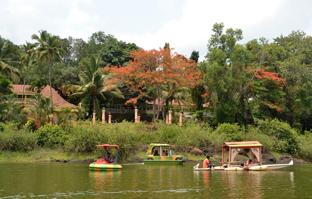 Mayem Lakeview Hotel Goa Zewnętrze zdjęcie