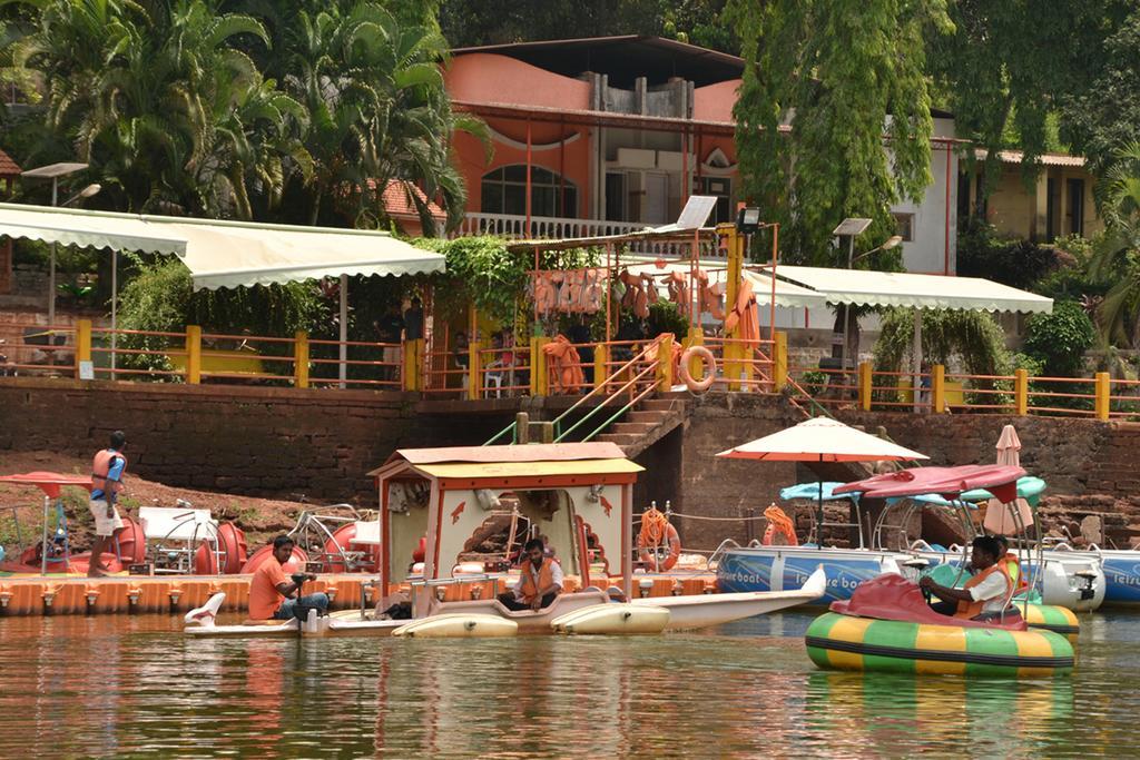 Mayem Lakeview Hotel Goa Zewnętrze zdjęcie