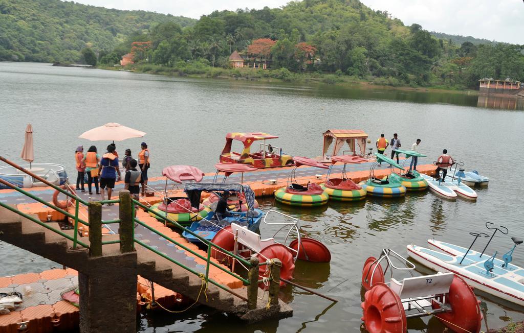 Mayem Lakeview Hotel Goa Zewnętrze zdjęcie